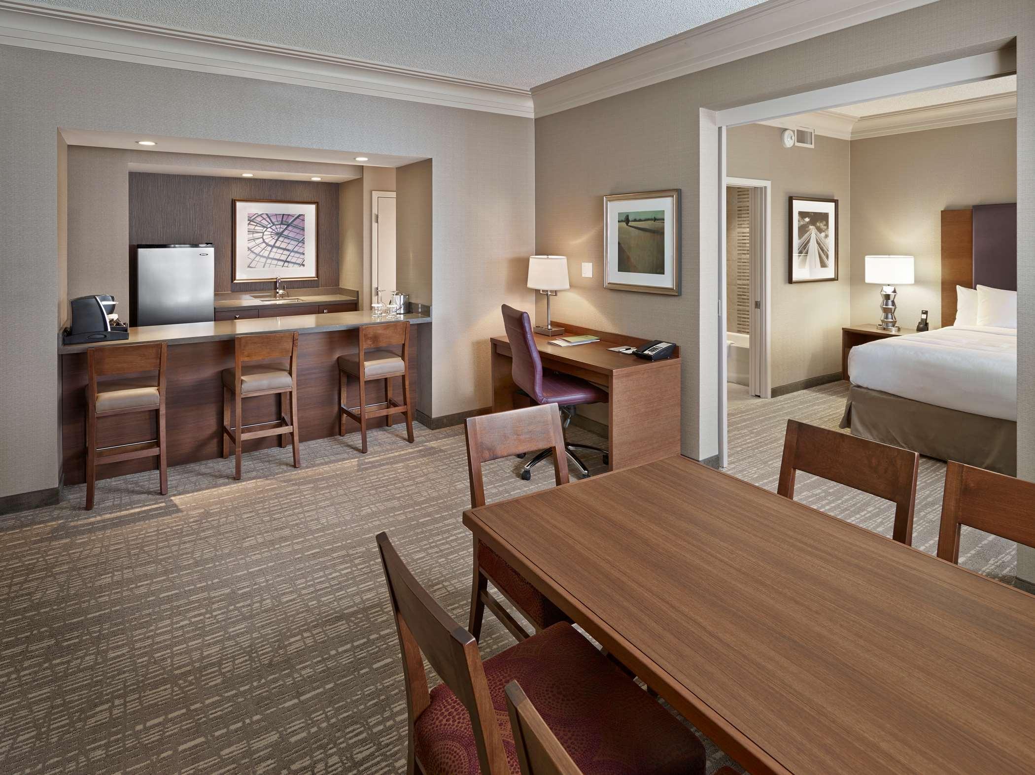 Doubletree By Hilton West Edmonton Hotel Eksteriør billede