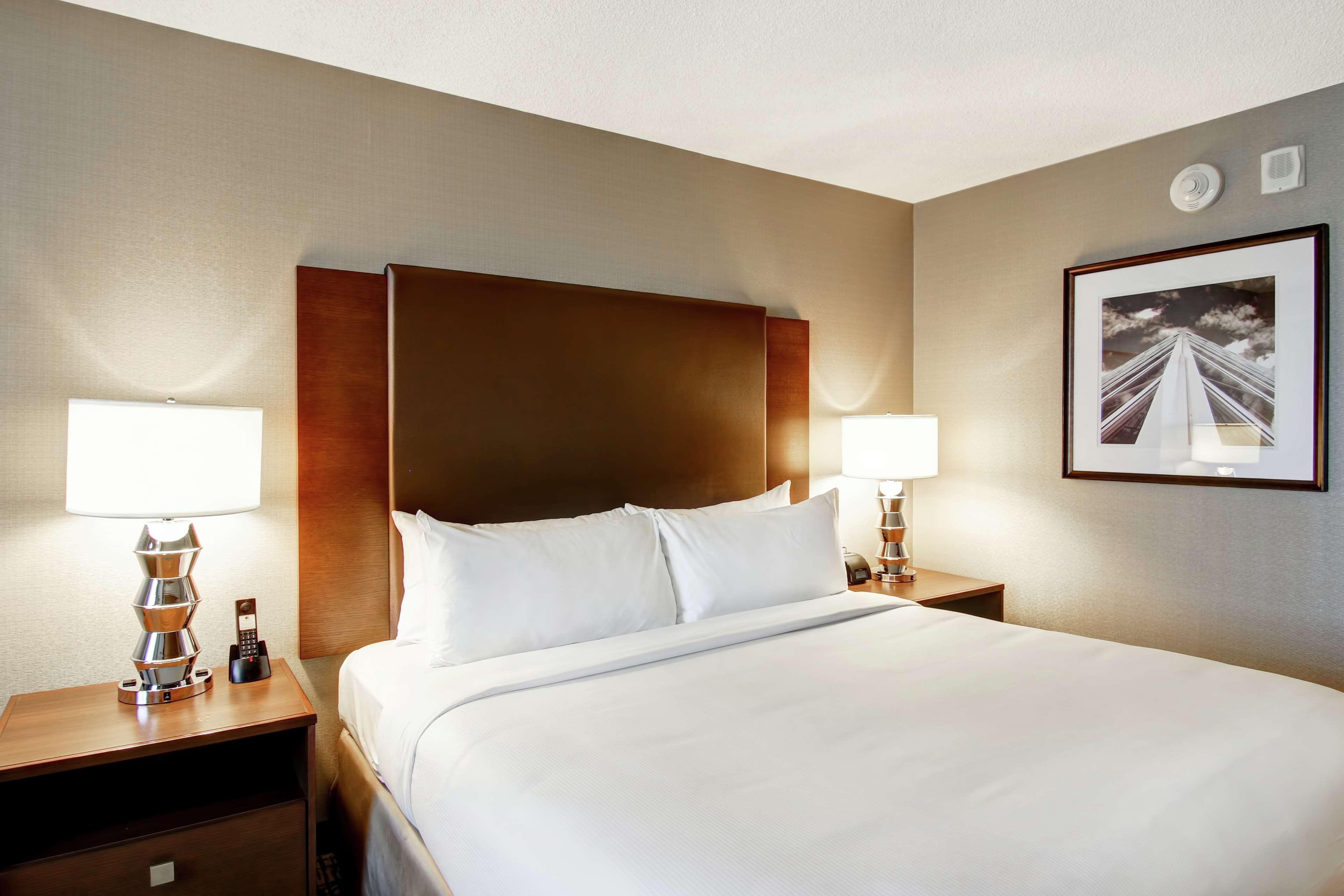 Doubletree By Hilton West Edmonton Hotel Eksteriør billede