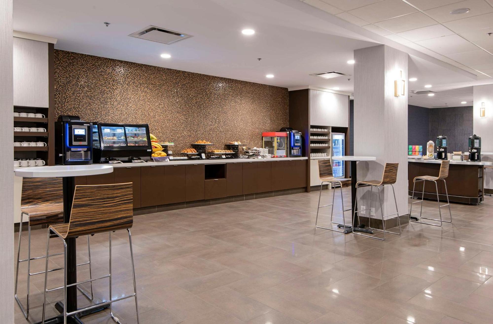 Doubletree By Hilton West Edmonton Hotel Eksteriør billede