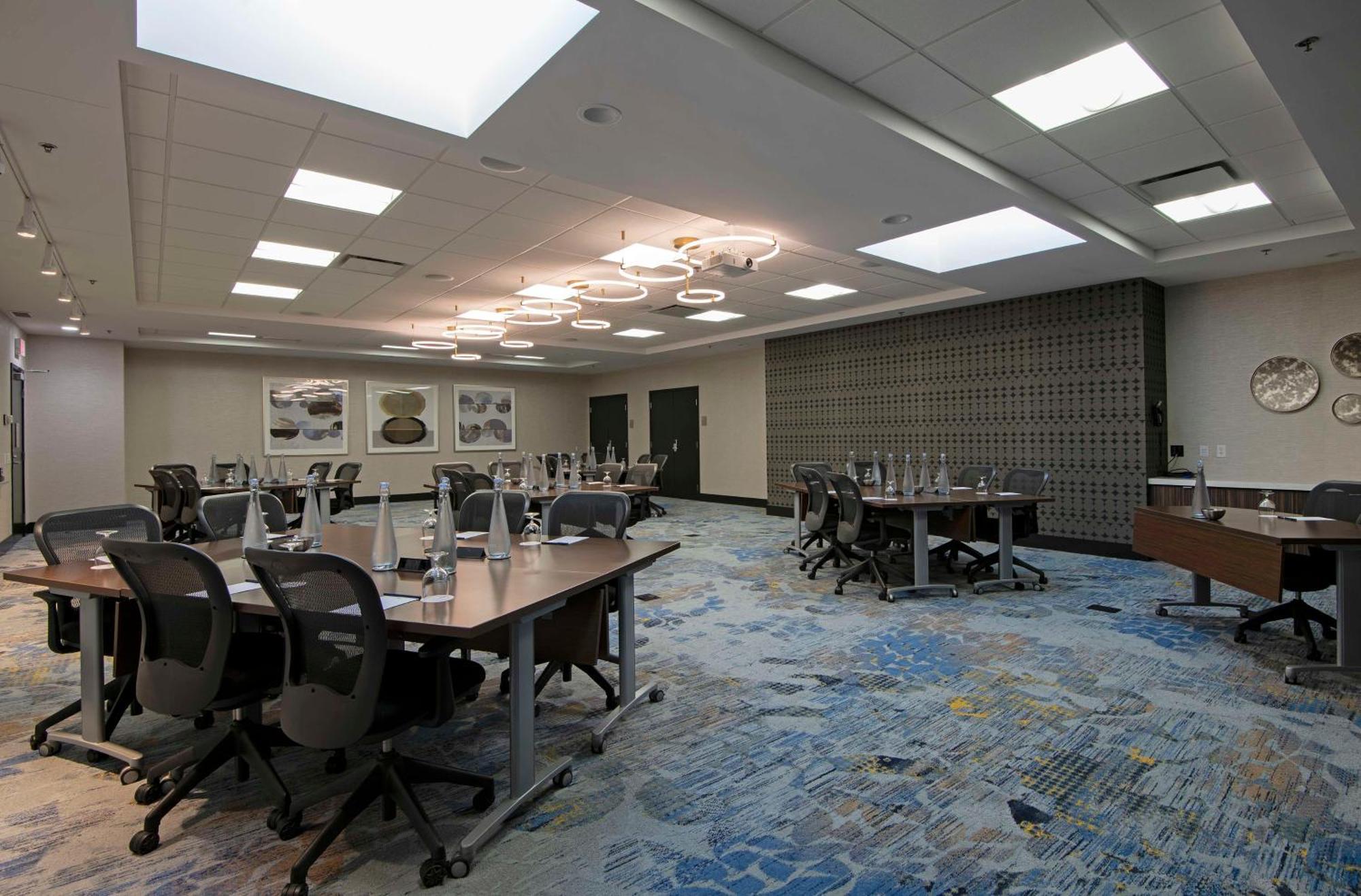 Doubletree By Hilton West Edmonton Hotel Eksteriør billede